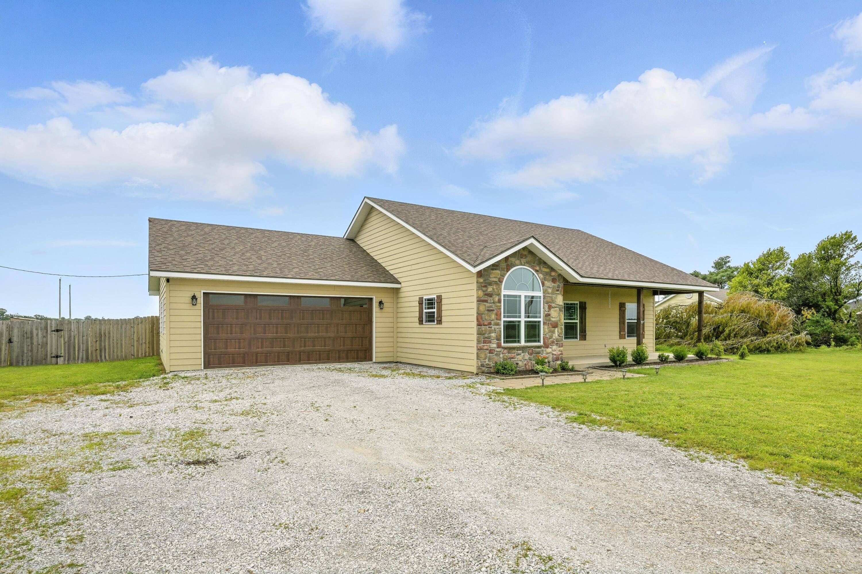 Neosho, MO 64850,19135 Jaguar Road