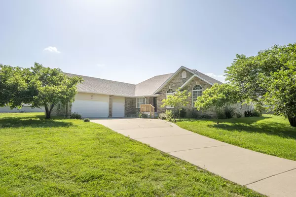 784 S 17th Street, Ozark, MO 65721