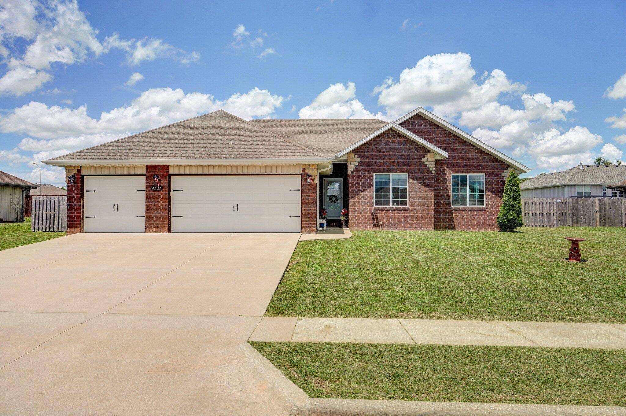 4531 W Somerset Drive, Battlefield, MO 65619