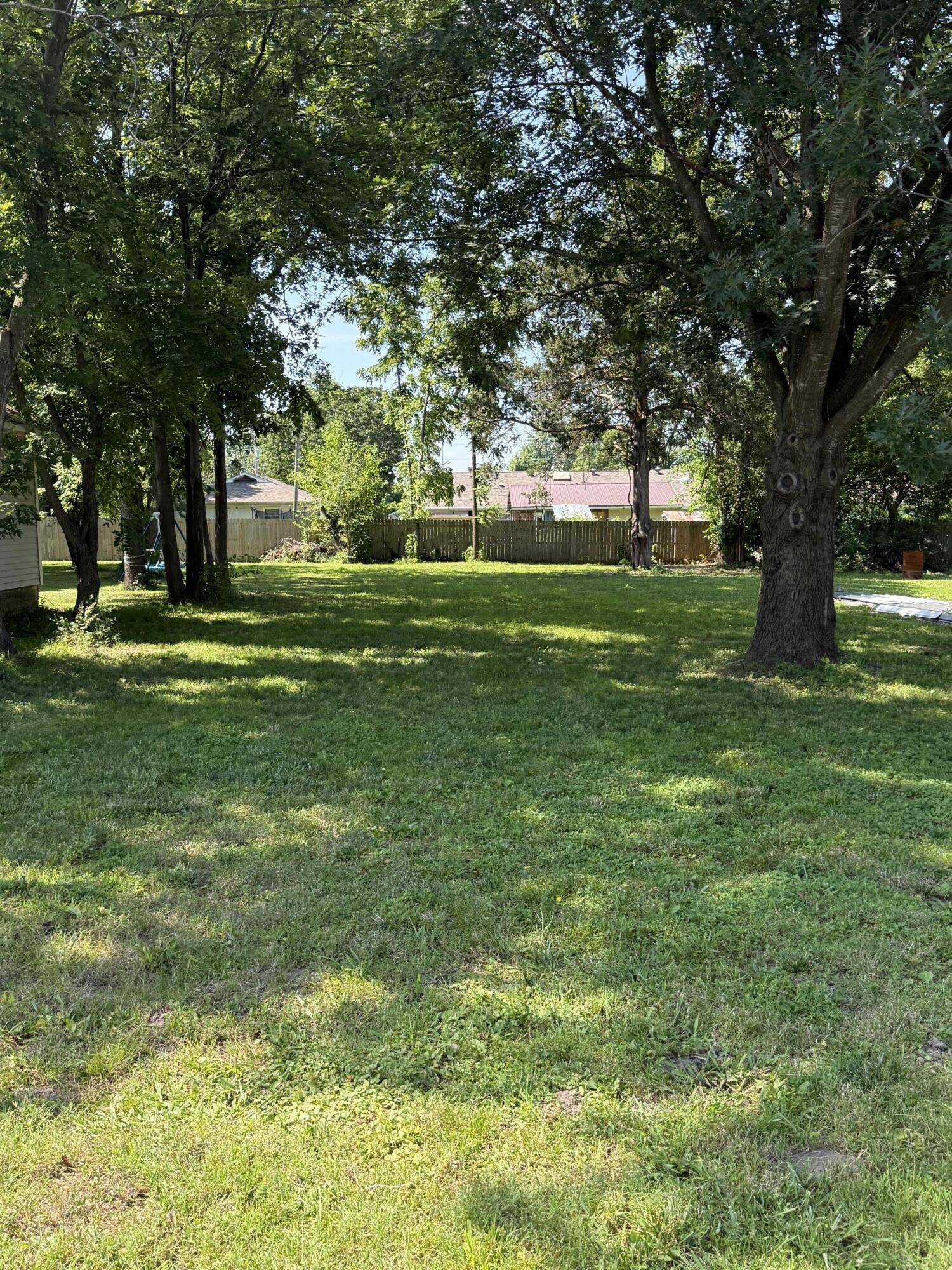 109 E Thurman Ave, Mt Vernon, MO 65712