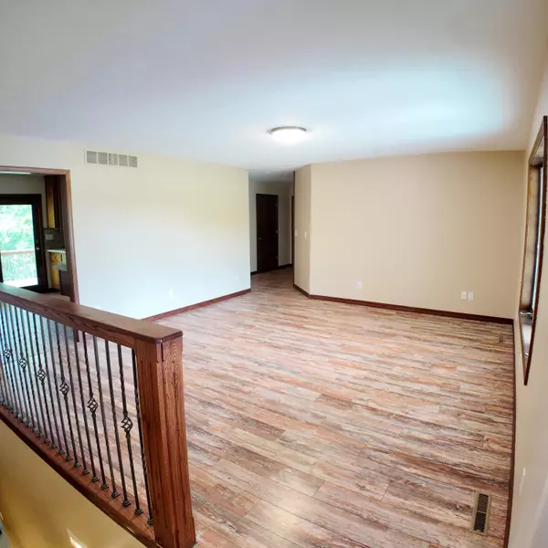 Cape Fair, MO 65624,3352 W State Highway 76