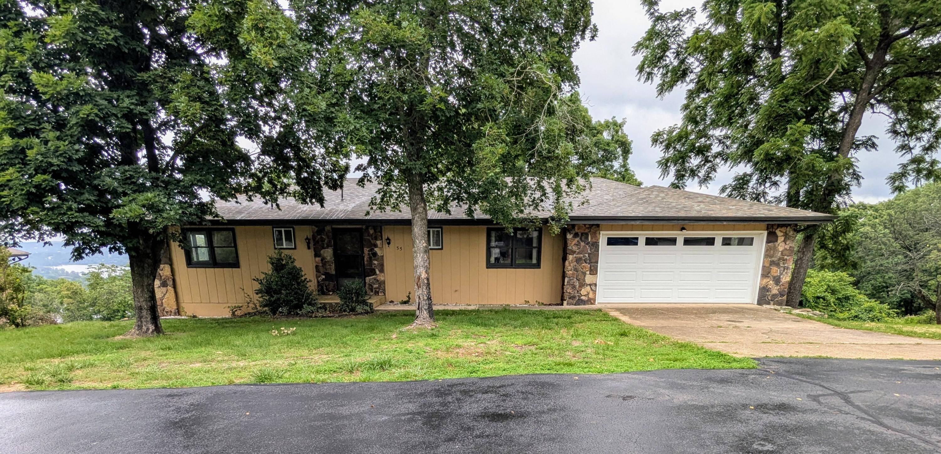 55 Cricket Hill Lane, Lampe, MO 65681