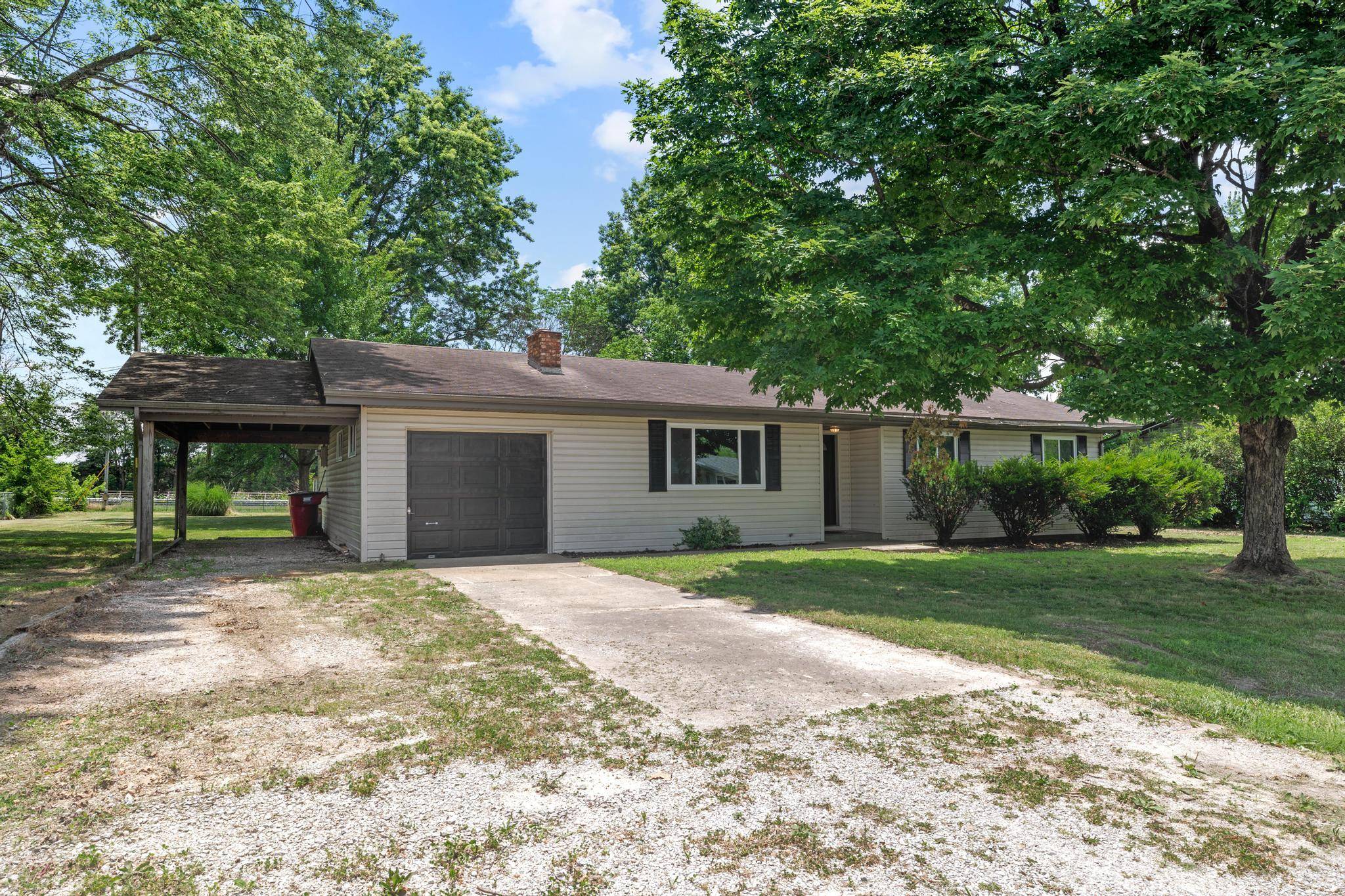 302 W Howard Avenue, Billings, MO 65610