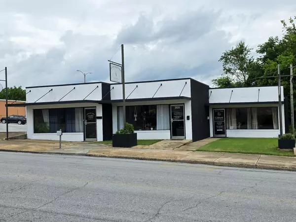 West Plains, MO 65775,205 E Main Street