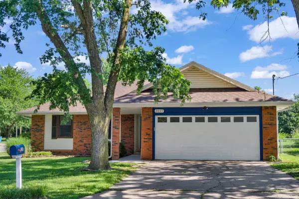 3217 W Riverside Street,  Springfield,  MO 65807