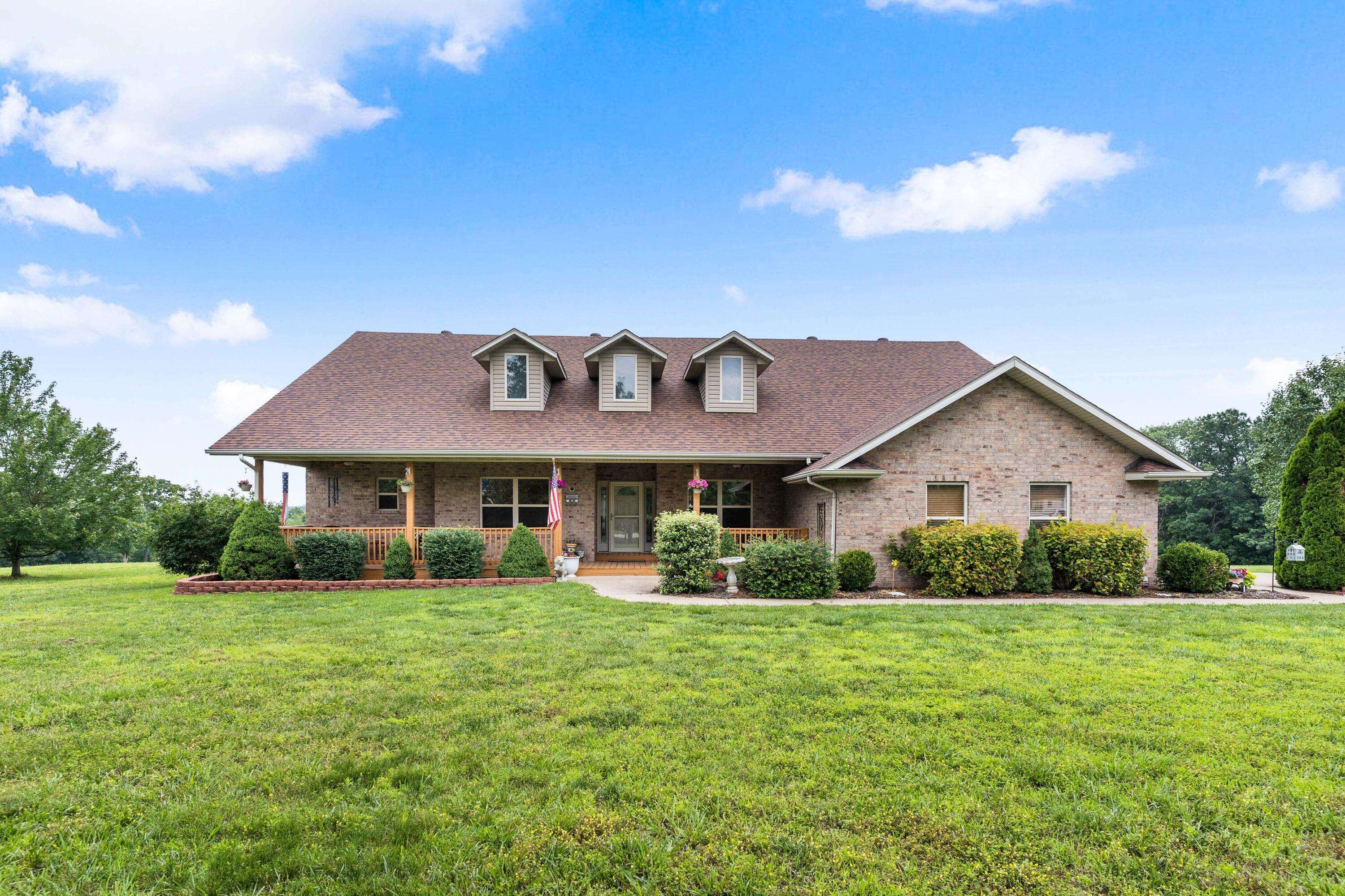 106 Finch Drive, Strafford, MO 65757