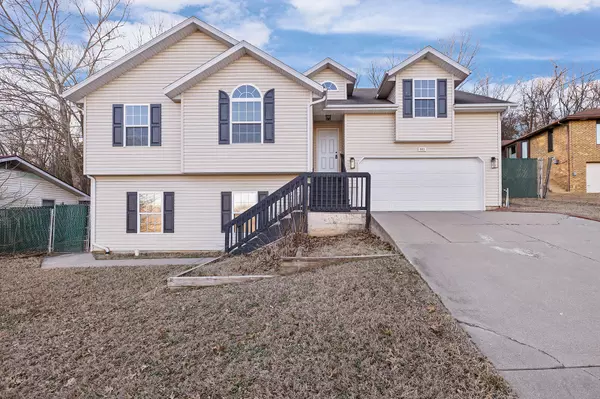 903 N 4th Street, Ozark, MO 65721