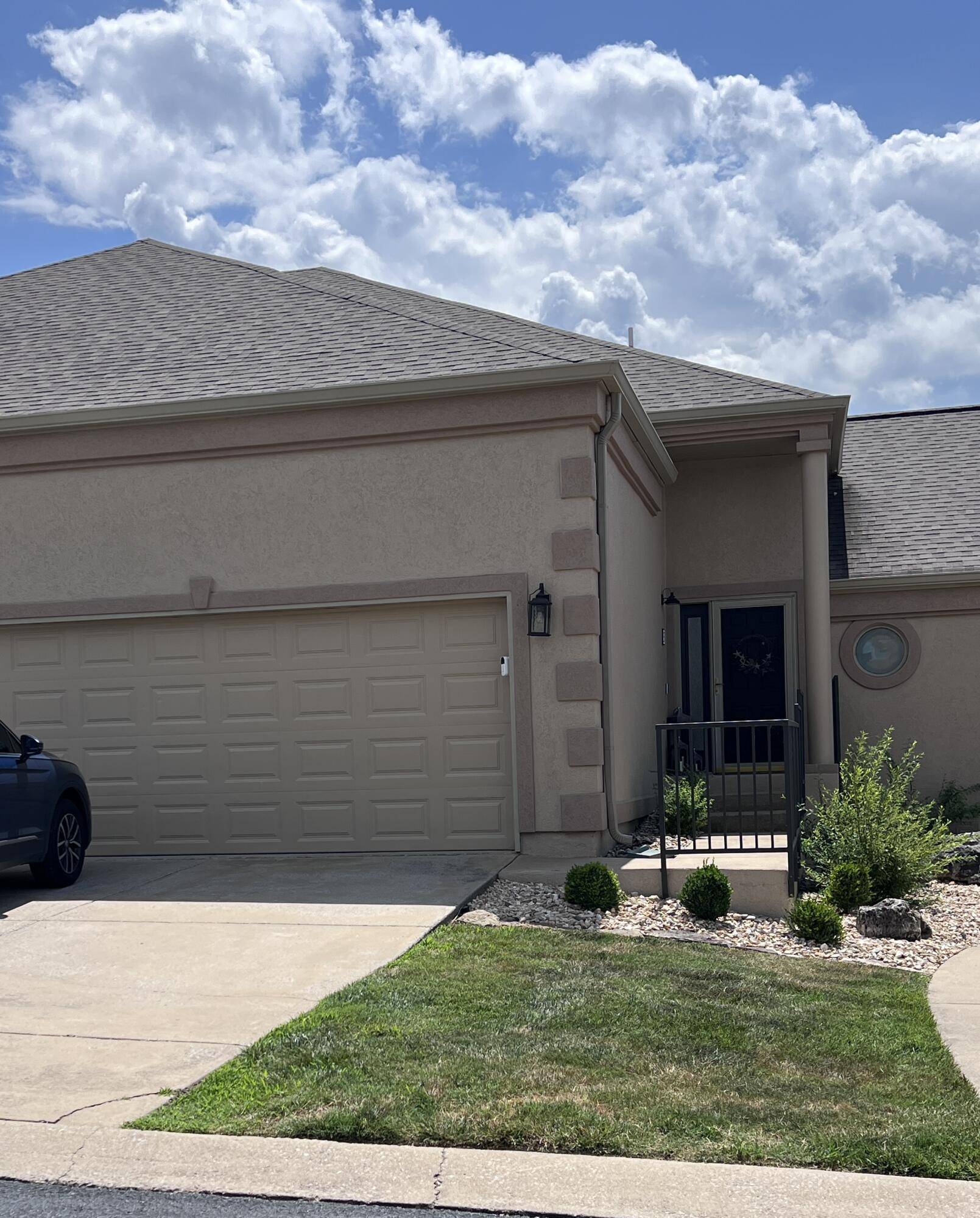 160 Villa Drive #3, Hollister, MO 65672