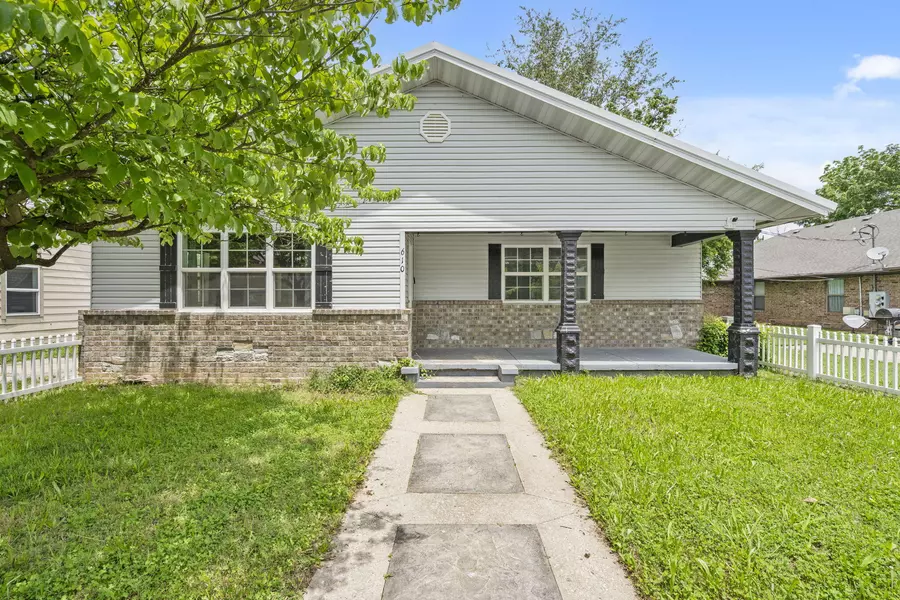 610 E Benton Street, Monett, MO 65708