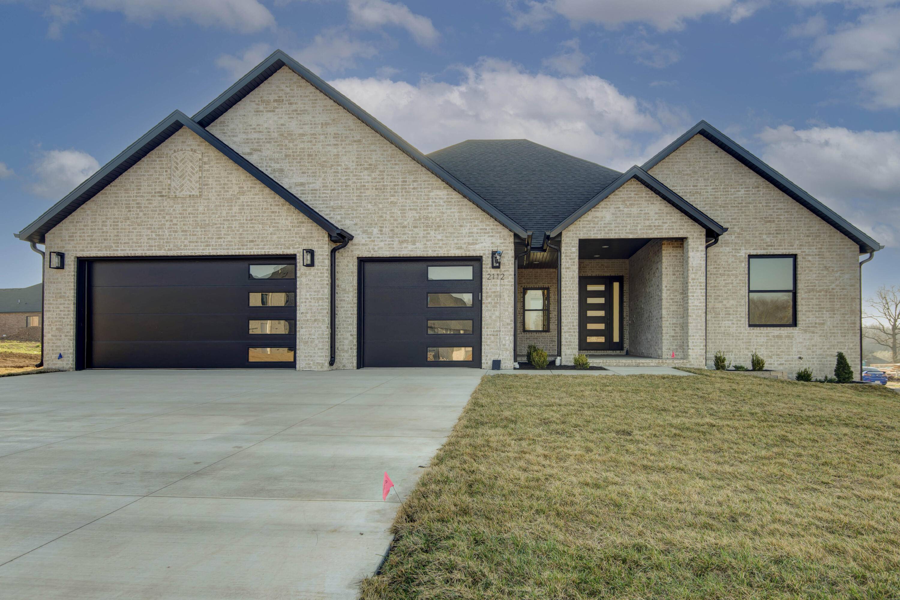 2112 N Sun Valley Drive, Springfield, MO 65802
