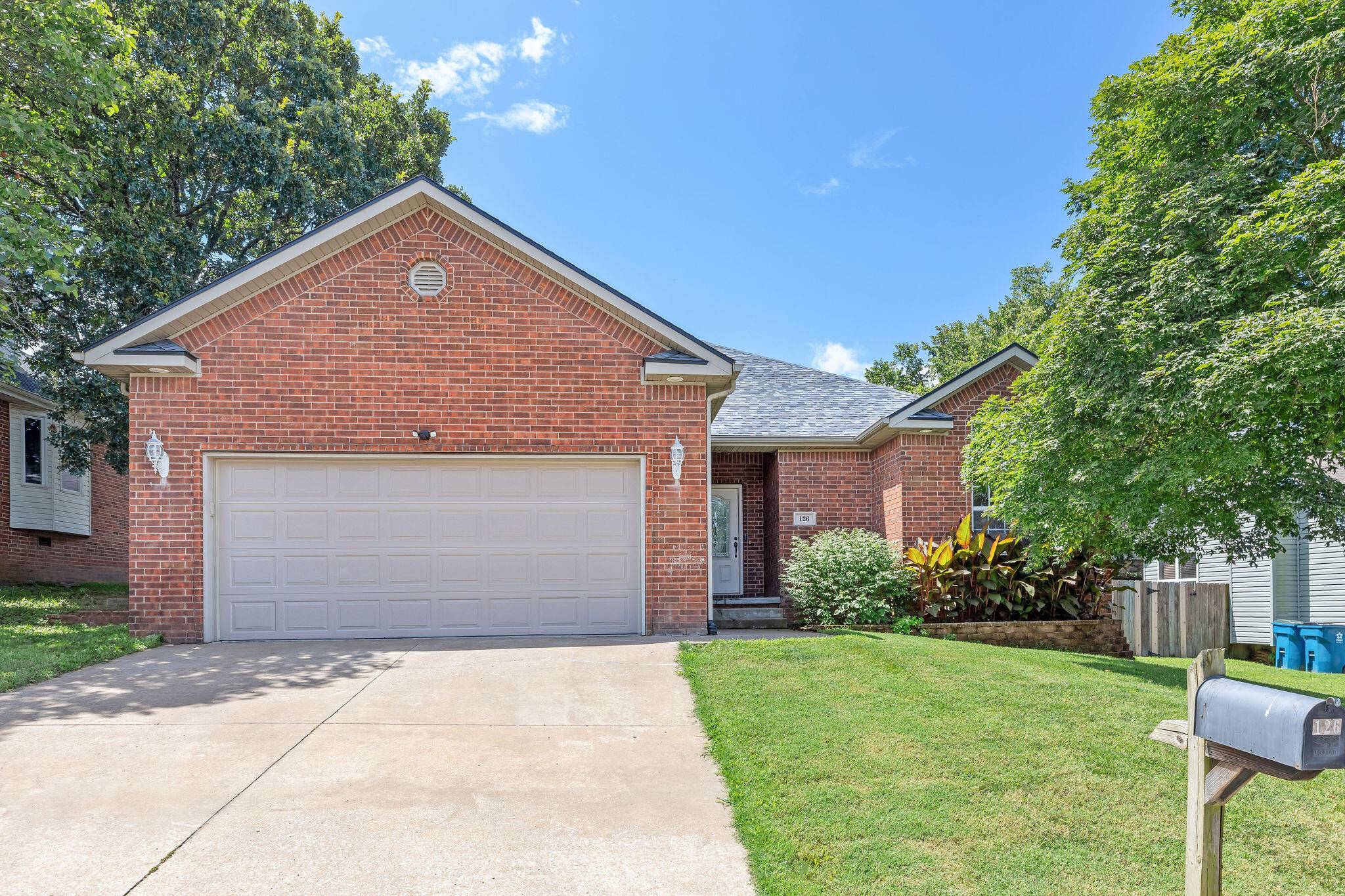 126 Mystic Avenue, Hollister, MO 65672