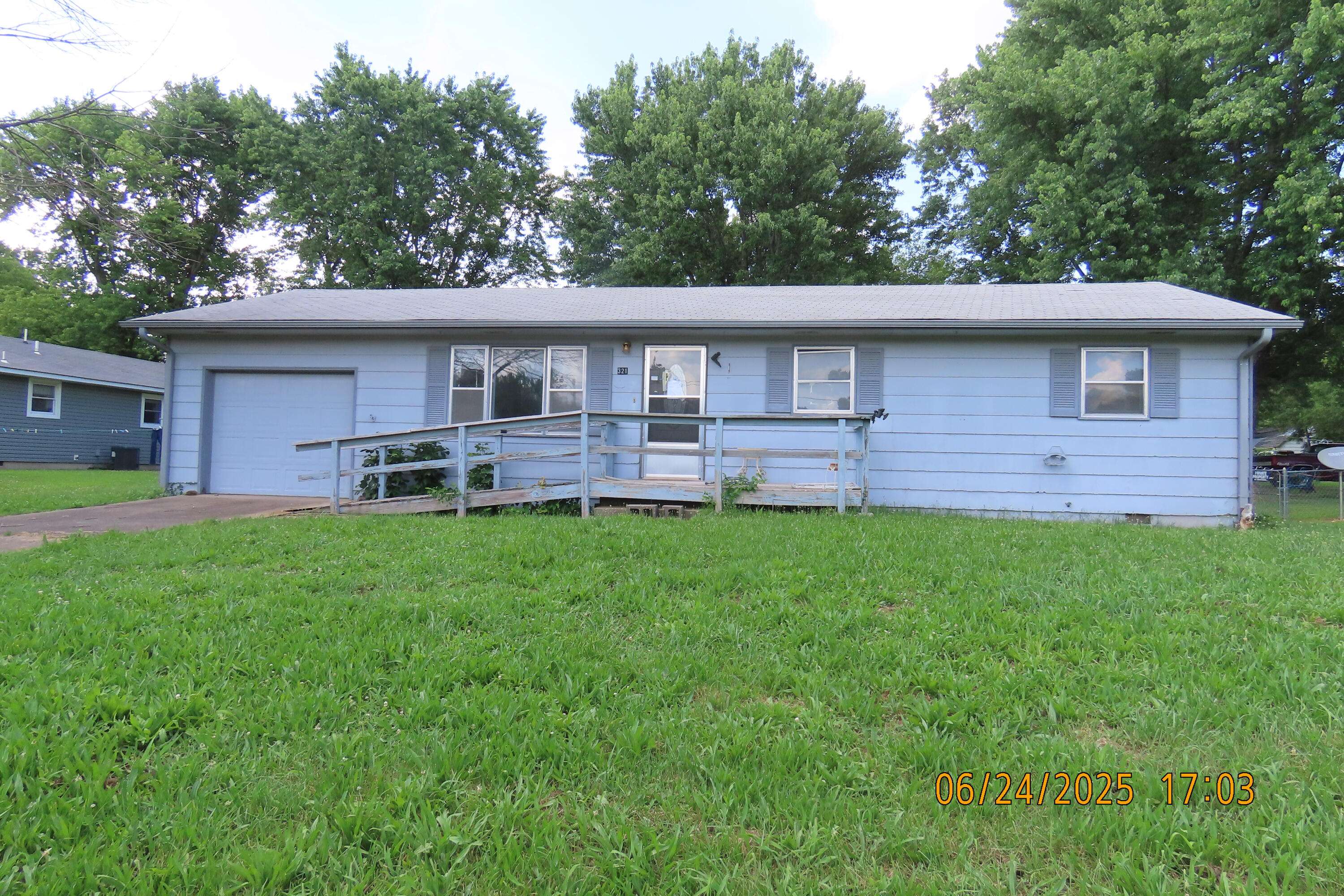 321 W Cofield Street, Aurora, MO 65605