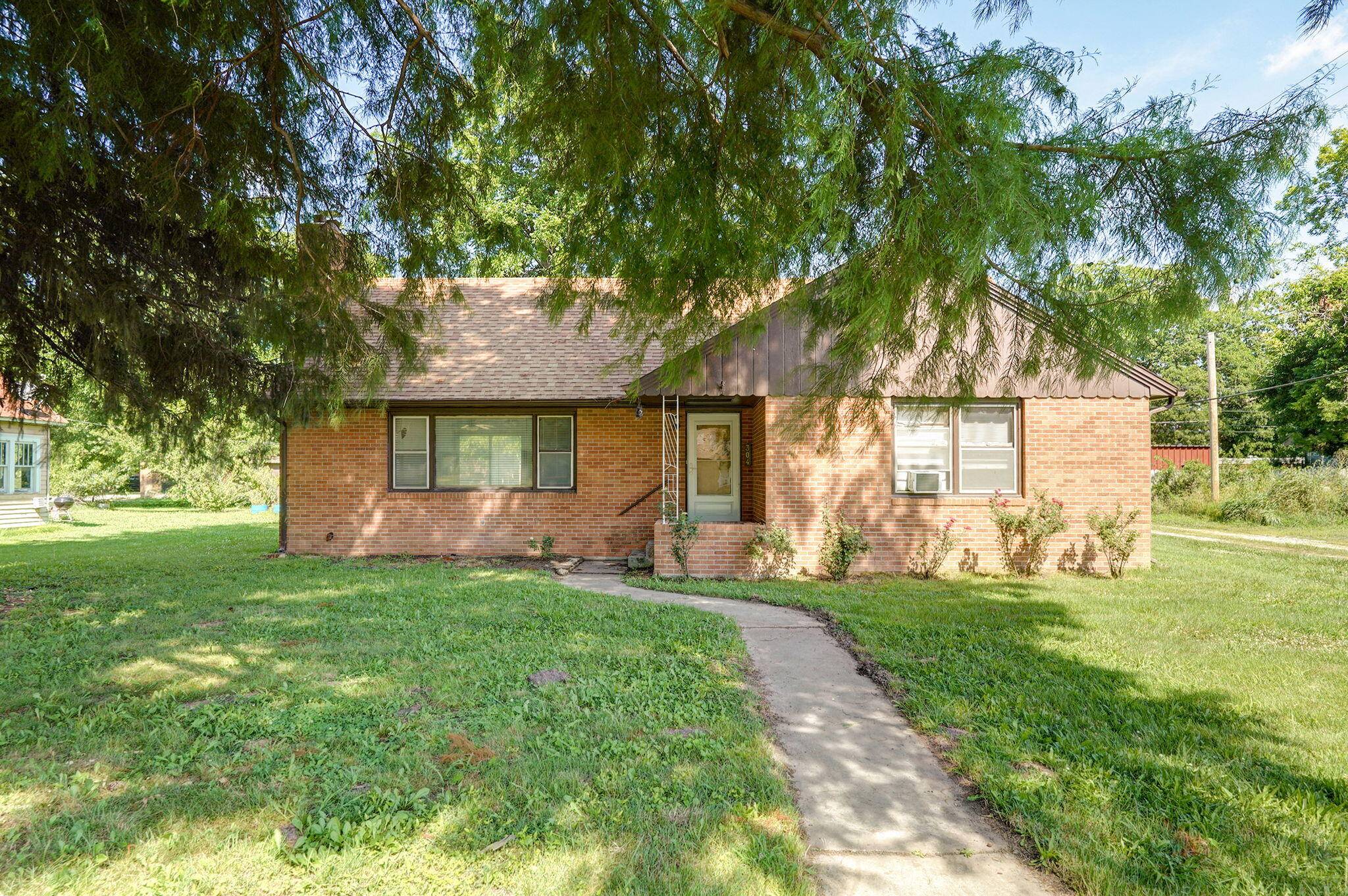 304 N Main Street, Lockwood, MO 65682