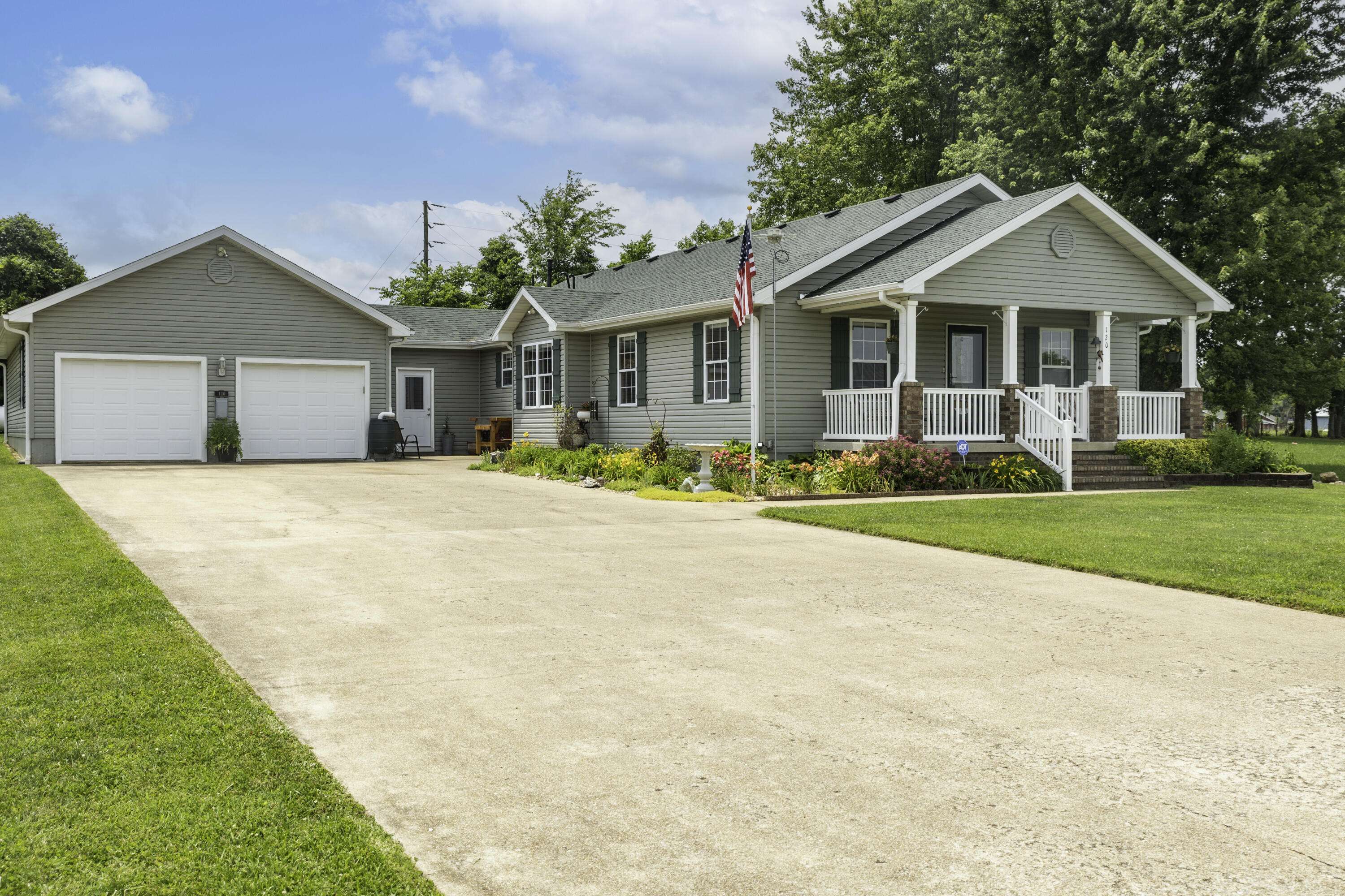 120 - B E Kennedy Boulevard, Buffalo, MO 65622