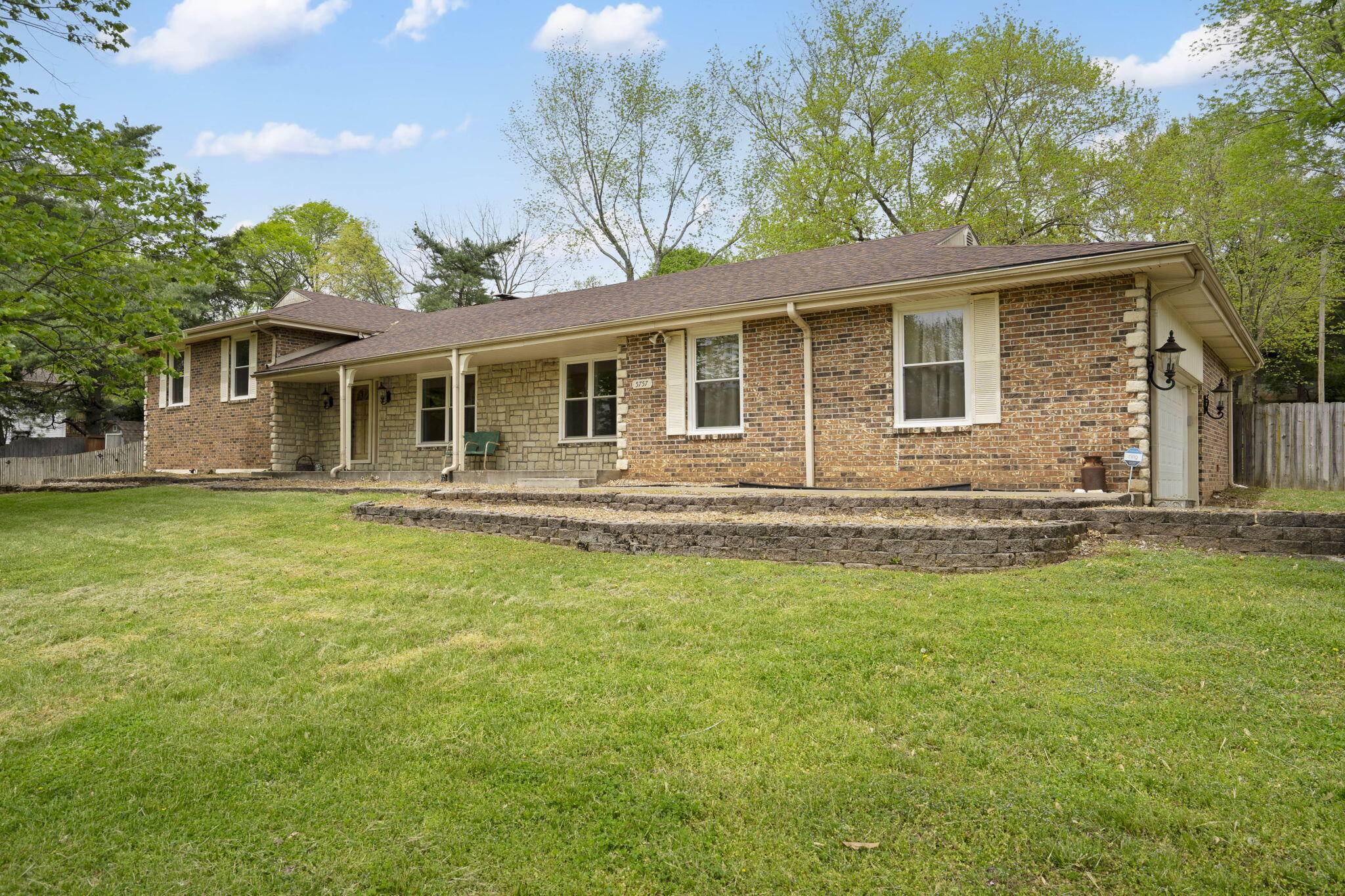 5757 E Meadowmere Street, Springfield, MO 65809