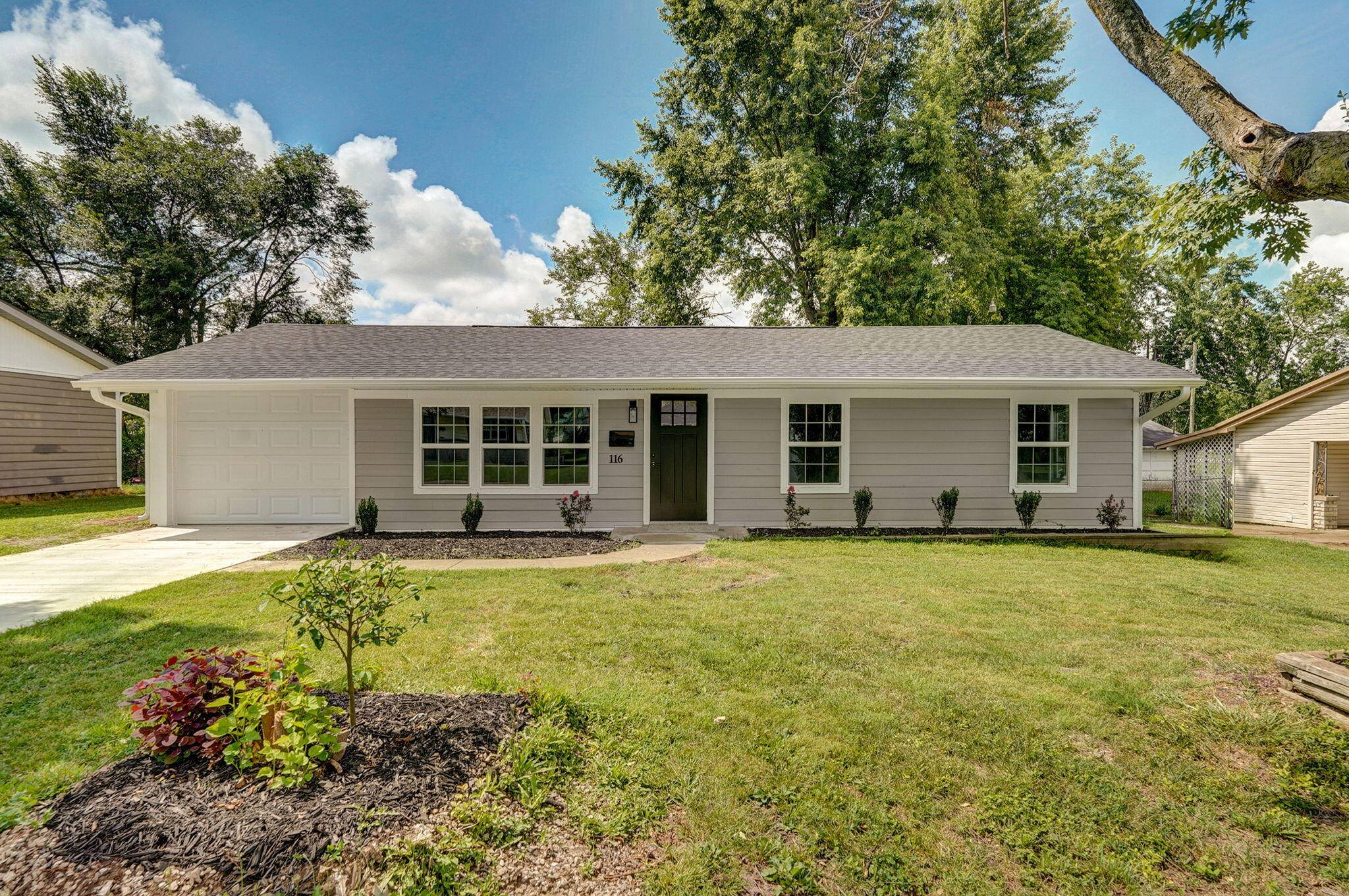 116 E Hadley Street, Aurora, MO 65605