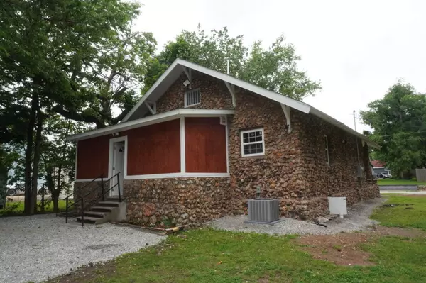 Neosho, MO 64850,315 W Coler Street