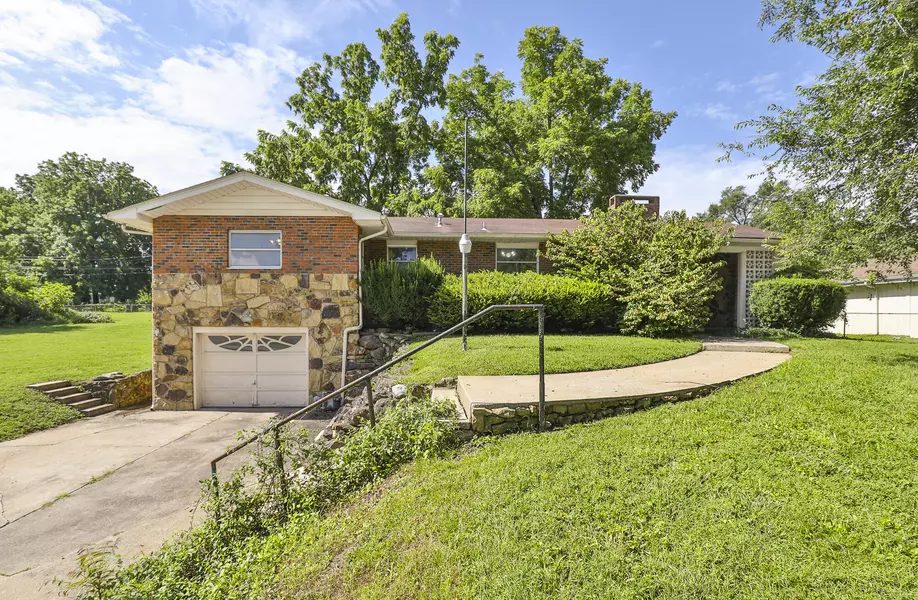 2114 E Walnut Street, Springfield, MO 65802