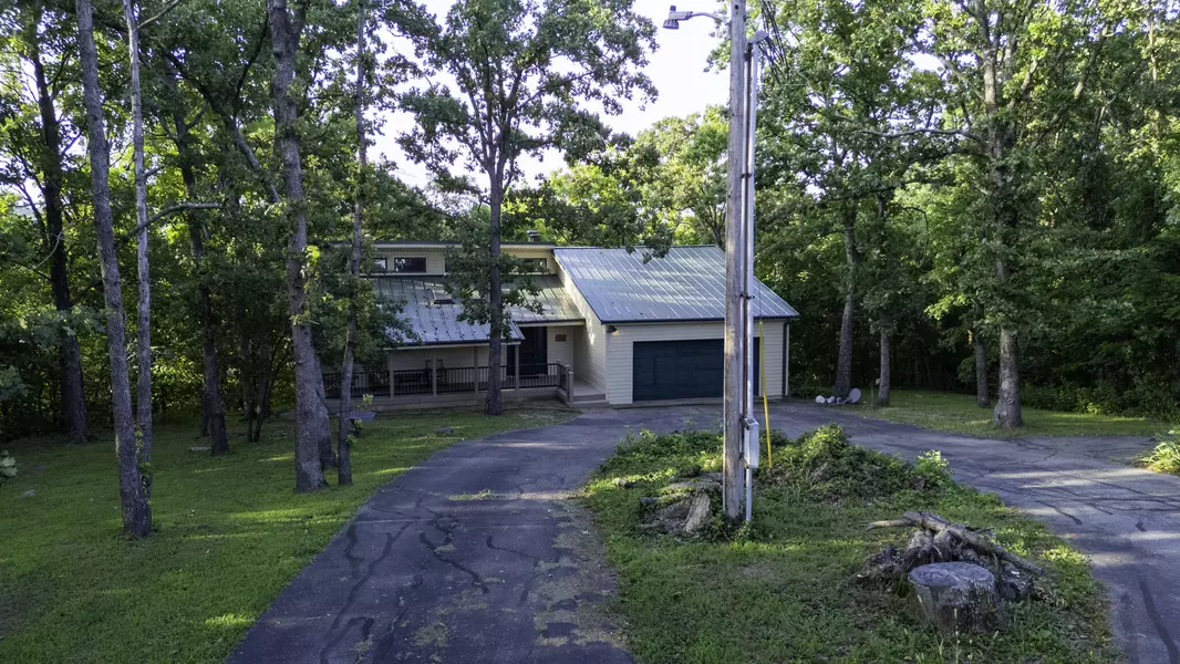 1352 E 400 Road, Bolivar, MO 65613