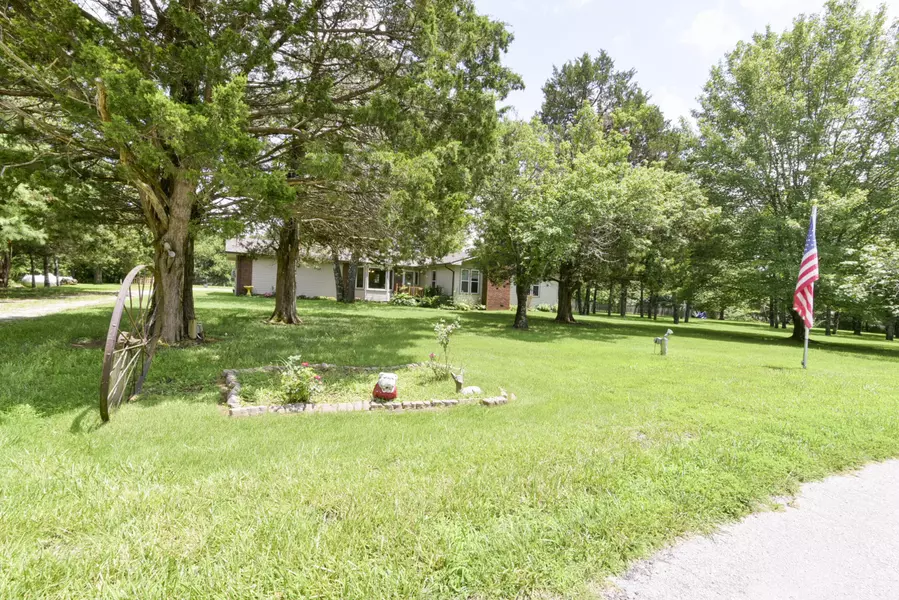 7272 N Farm Road 191, Fair Grove, MO 65648