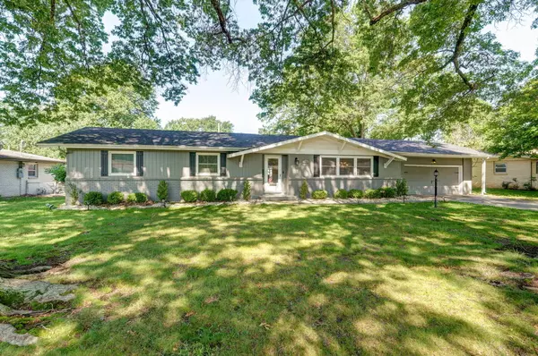 1983 S Meadowview Avenue, Springfield, MO 65804