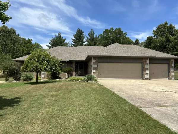 602 Curry Avenue, Ava, MO 65608