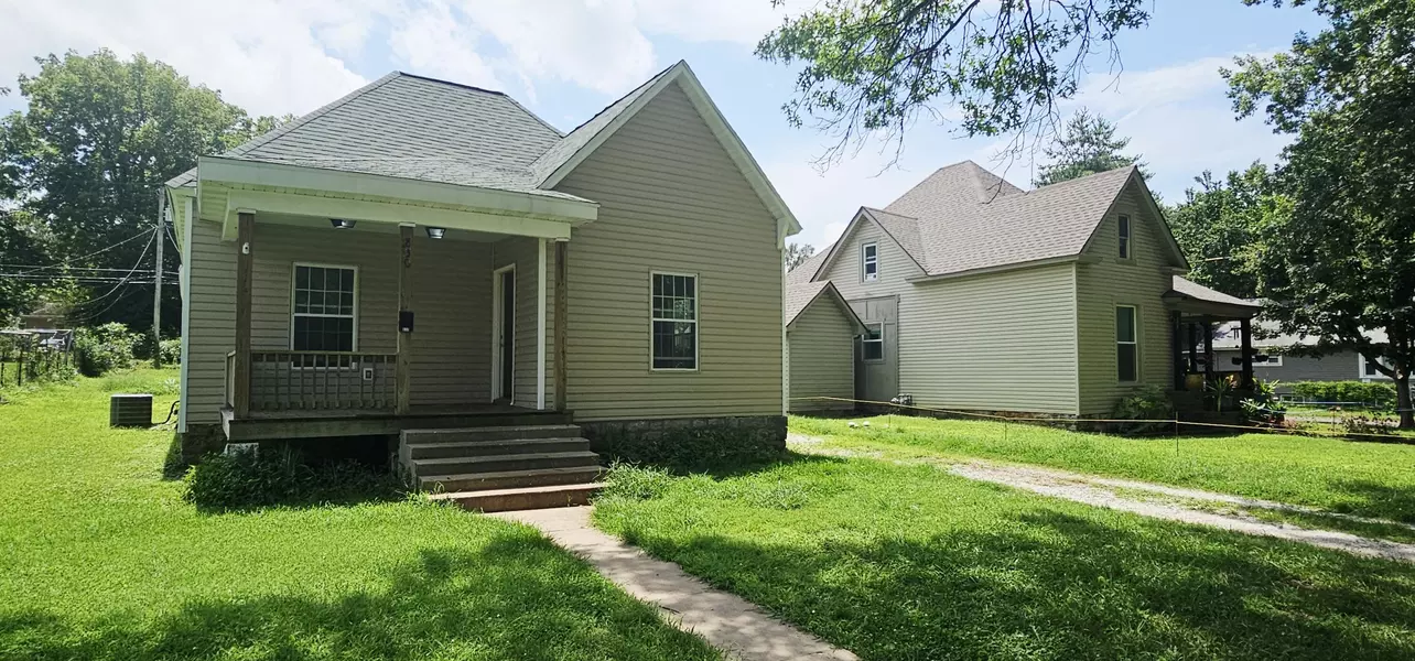 830 W Scott Street, Springfield, MO 65802