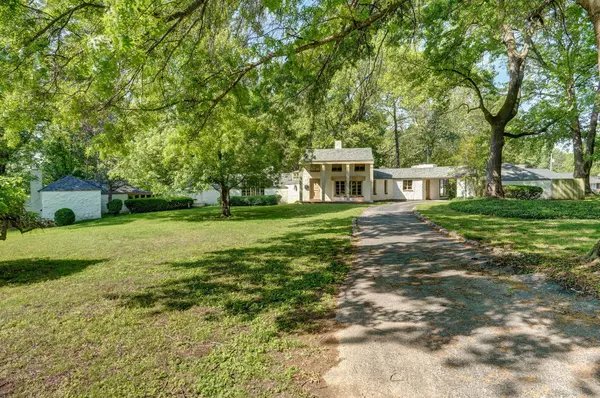 2240 E Fritts Lane, Springfield, MO 65804