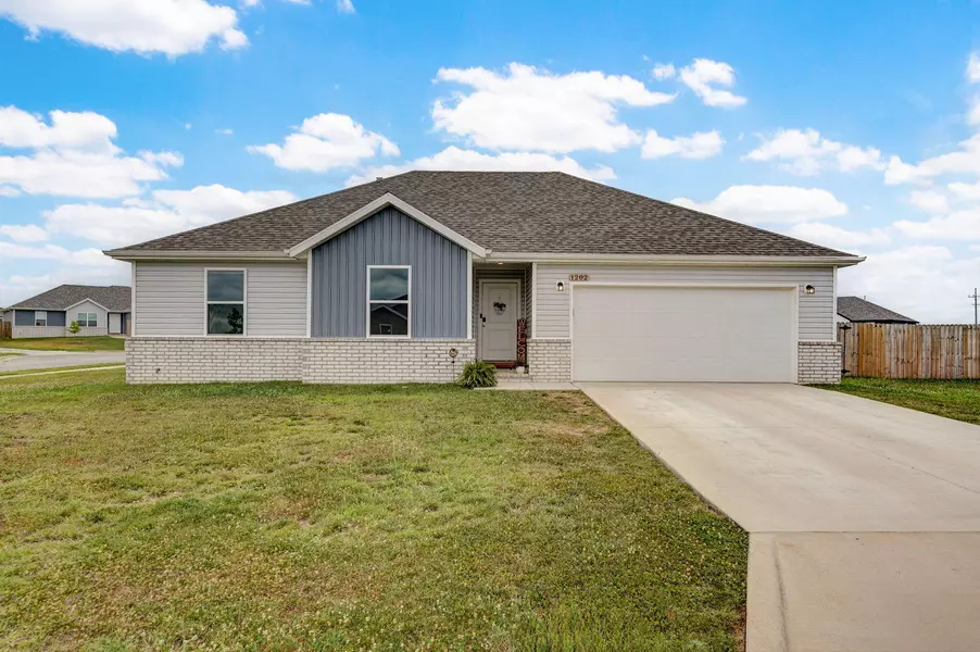 1202 E Price Street, Republic, MO 65738