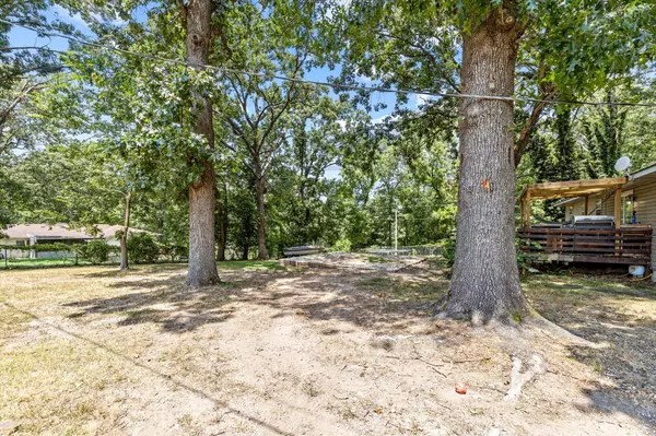 Seneca, MO 64865,205 Oak Ridge Drive