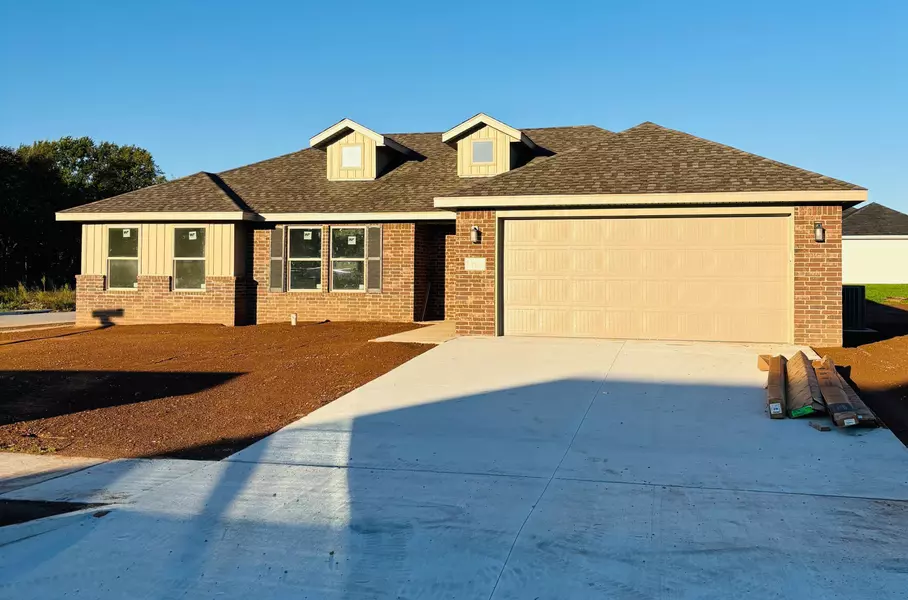 923 N Labrador Avenue, Republic, MO 65738