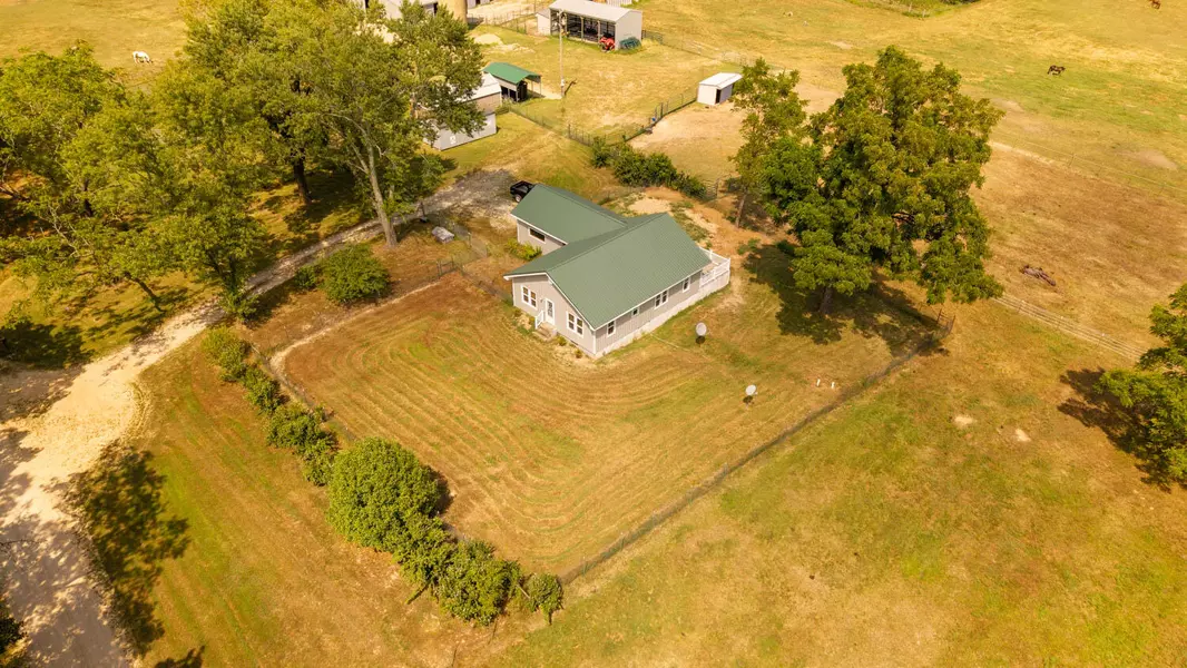 4092 County Road 1690, Willow Springs, MO 65793