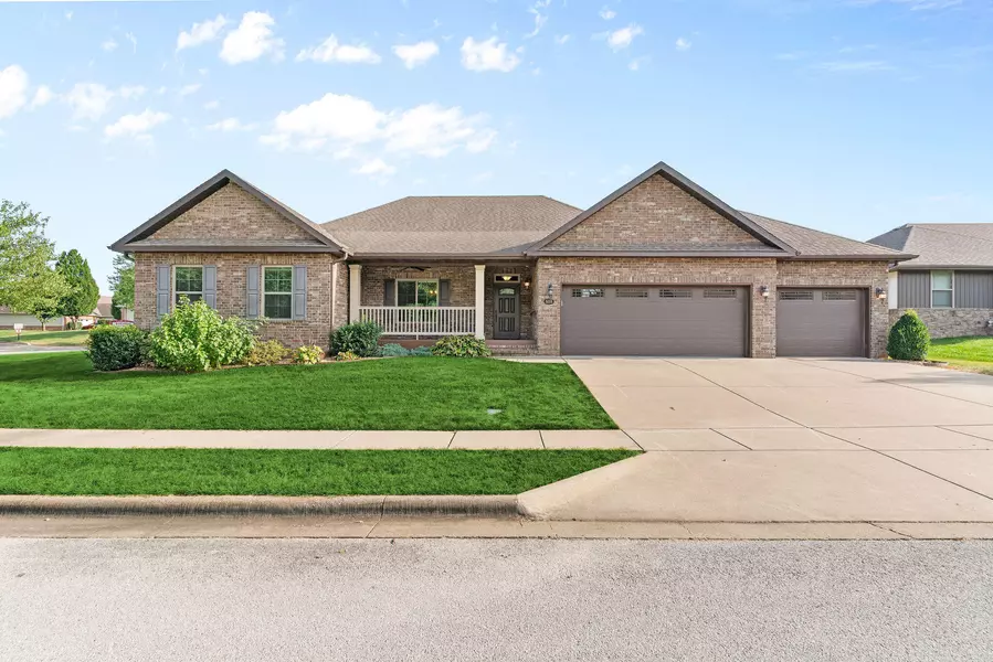 608 E Penzance Drive, Nixa, MO 65714