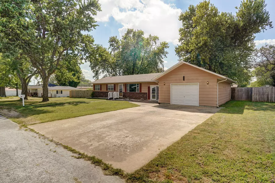 935 Wood Street, Mt Vernon, MO 65712