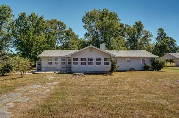 Ash Grove, MO 65604,6896 N Farm Road 1