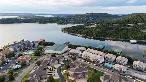 225 Lower Emerald Bay Circle #13, Hollister, MO 65672