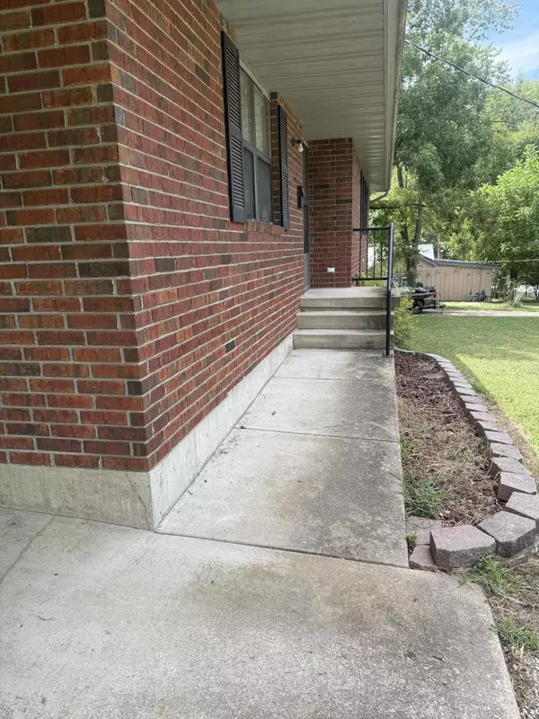 Willow Springs, MO 65793,504 North Grand Street