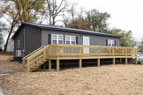 Osceola, MO 64776,425 Pine Street