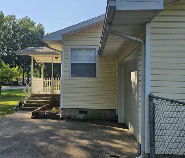 Seneca, MO 64865,1826 Sherry Avenue