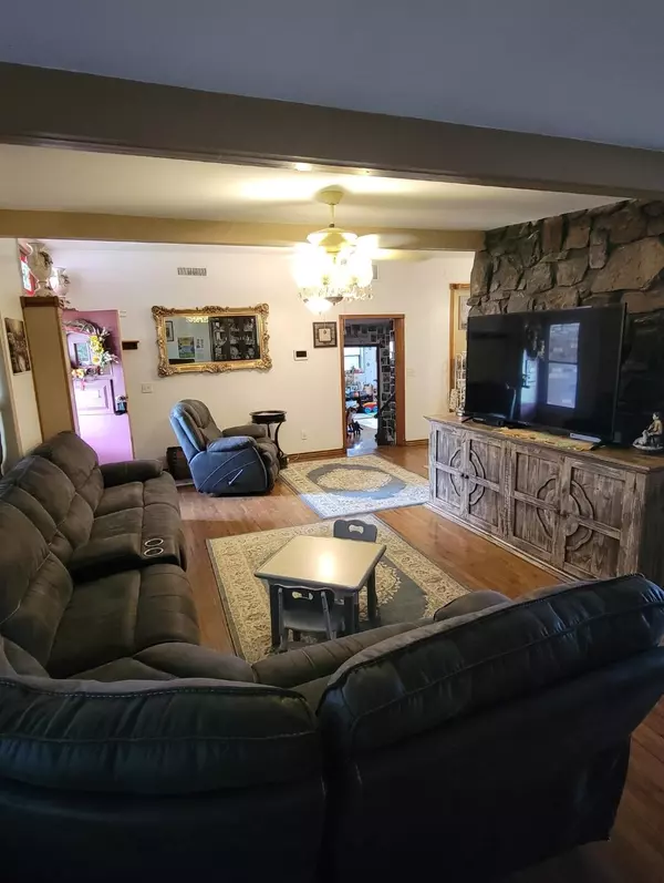 Monett, MO 65708,902 N 16th Street