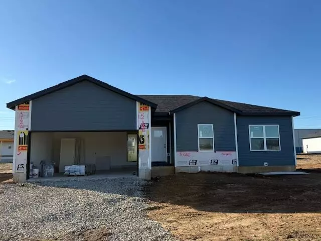 135 Maverick Drive, Mt Vernon, MO 65712