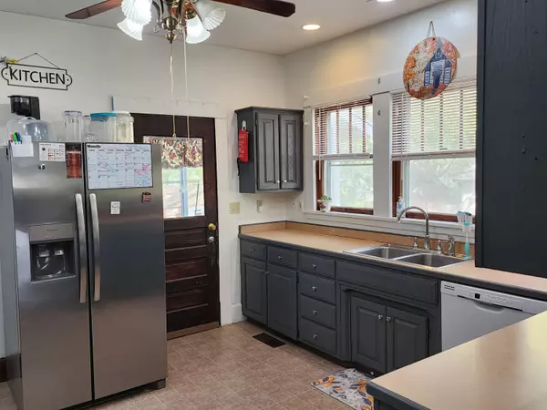 Greenfield, MO 65661,514 College Street