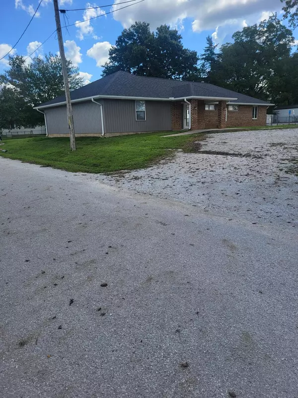 Greenfield, MO 65661,517 Park Street Street