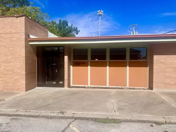 Greenfield, MO 65661,408 W Water Street