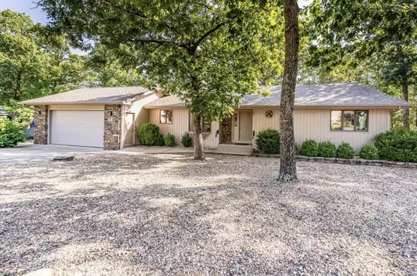 18 Mission Hills Lane, Holiday Island, AR 72631
