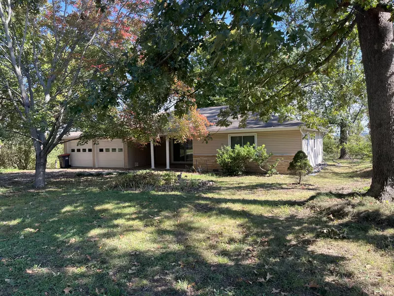 129 Robinhood Drive, Cassville, MO 65625