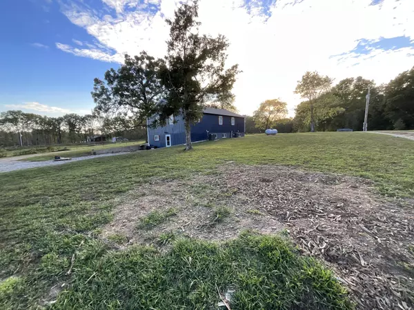 West Plains, MO 65775,10068 County Road 8490