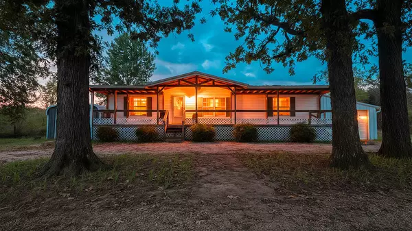 134 New Hope Road, Hardy, AR 72542