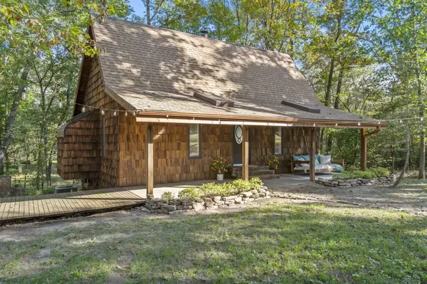 927 S Farm Road 197, Springfield, MO 65809