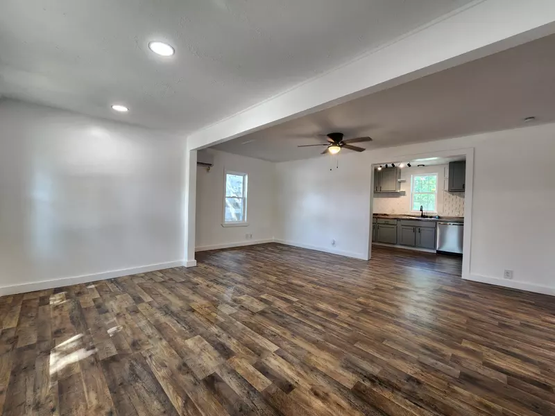 506 S Griffith Avenue, Aurora, MO 65605